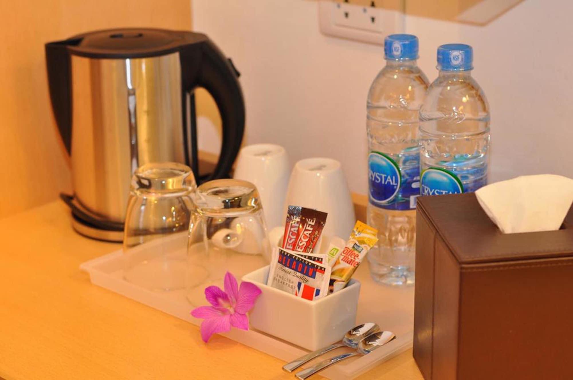 Iyarin @ Tuk Chang Hotel Bangkok Ngoại thất bức ảnh