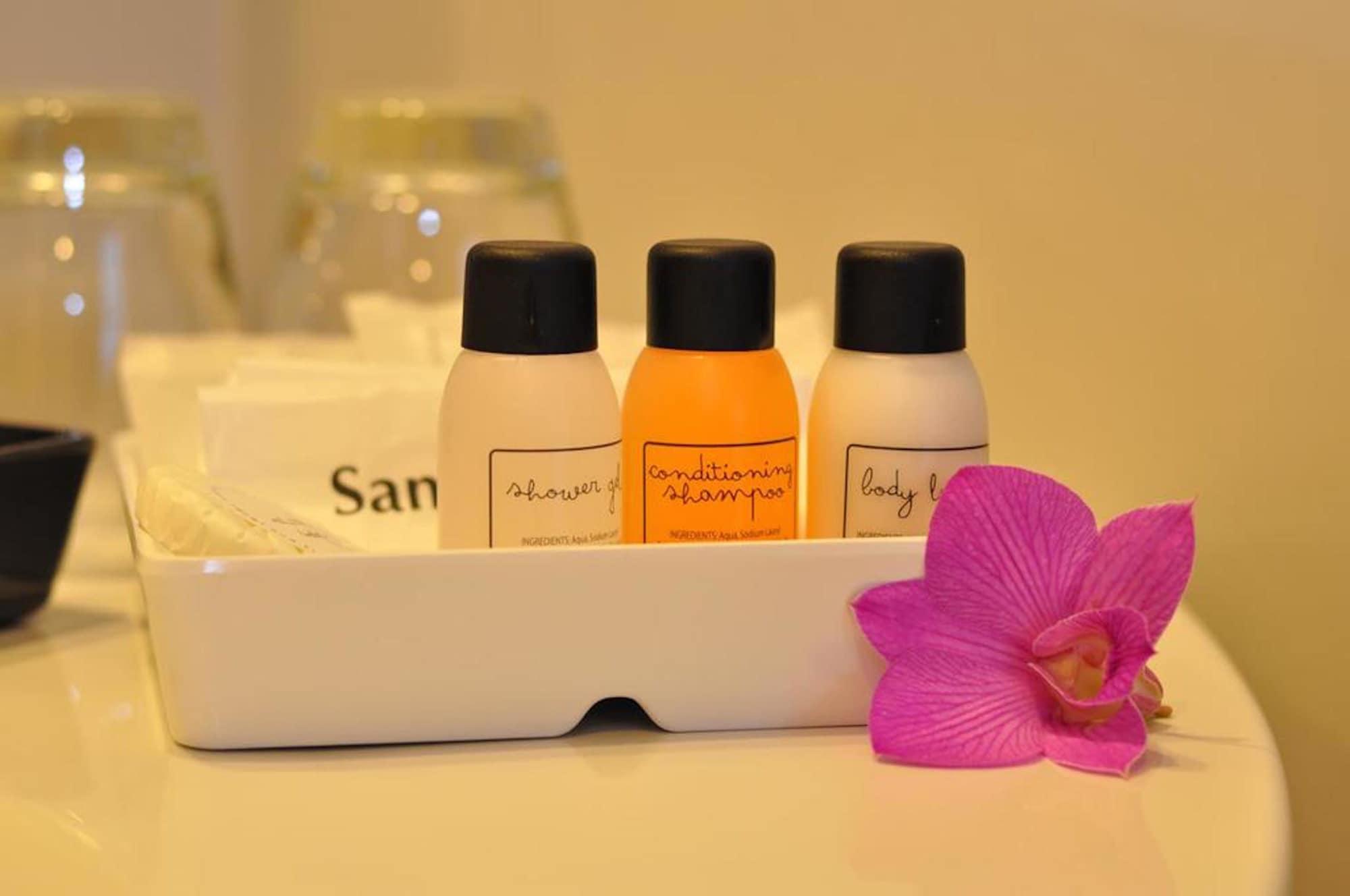 Iyarin @ Tuk Chang Hotel Bangkok Ngoại thất bức ảnh