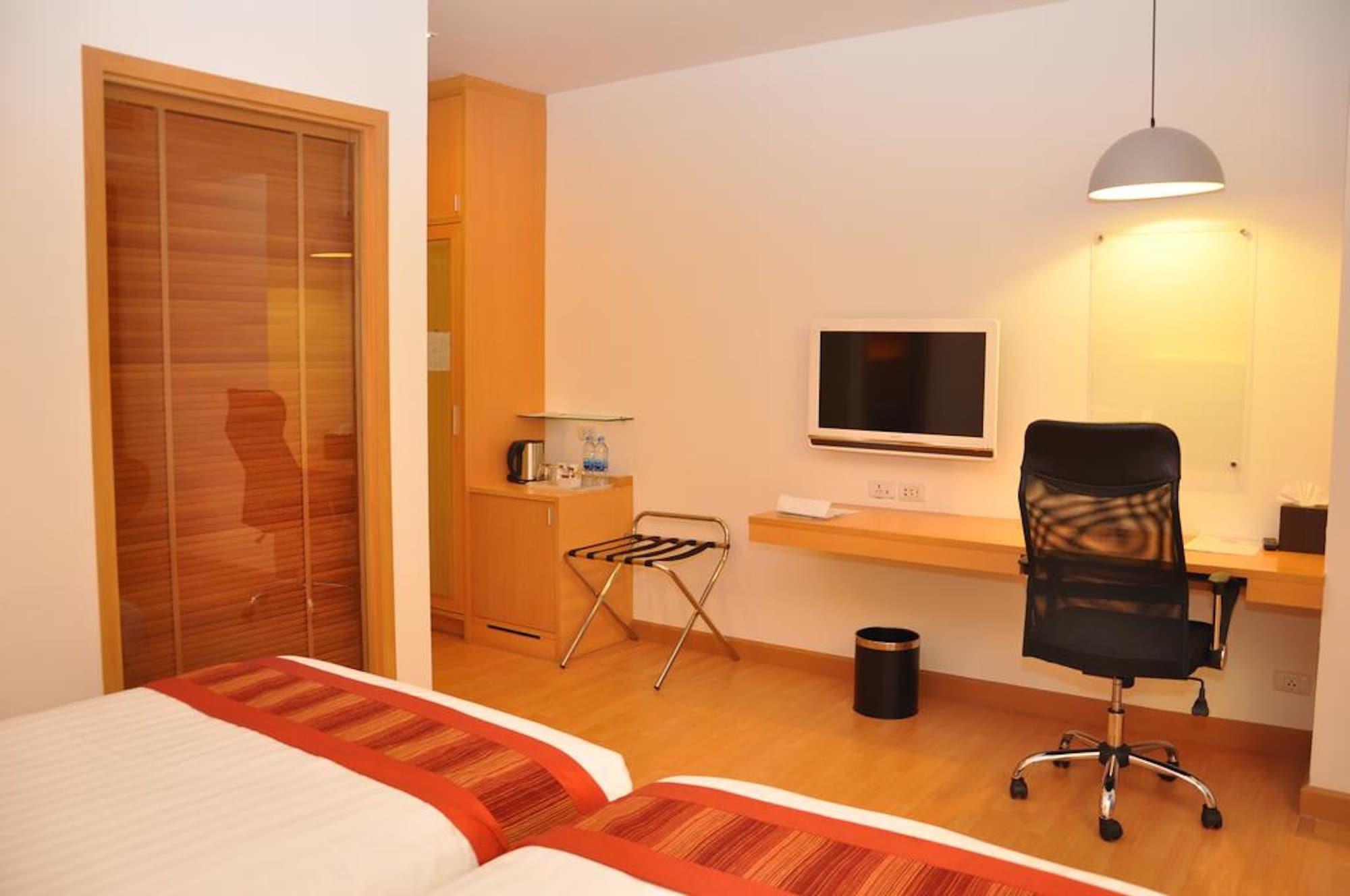Iyarin @ Tuk Chang Hotel Bangkok Ngoại thất bức ảnh