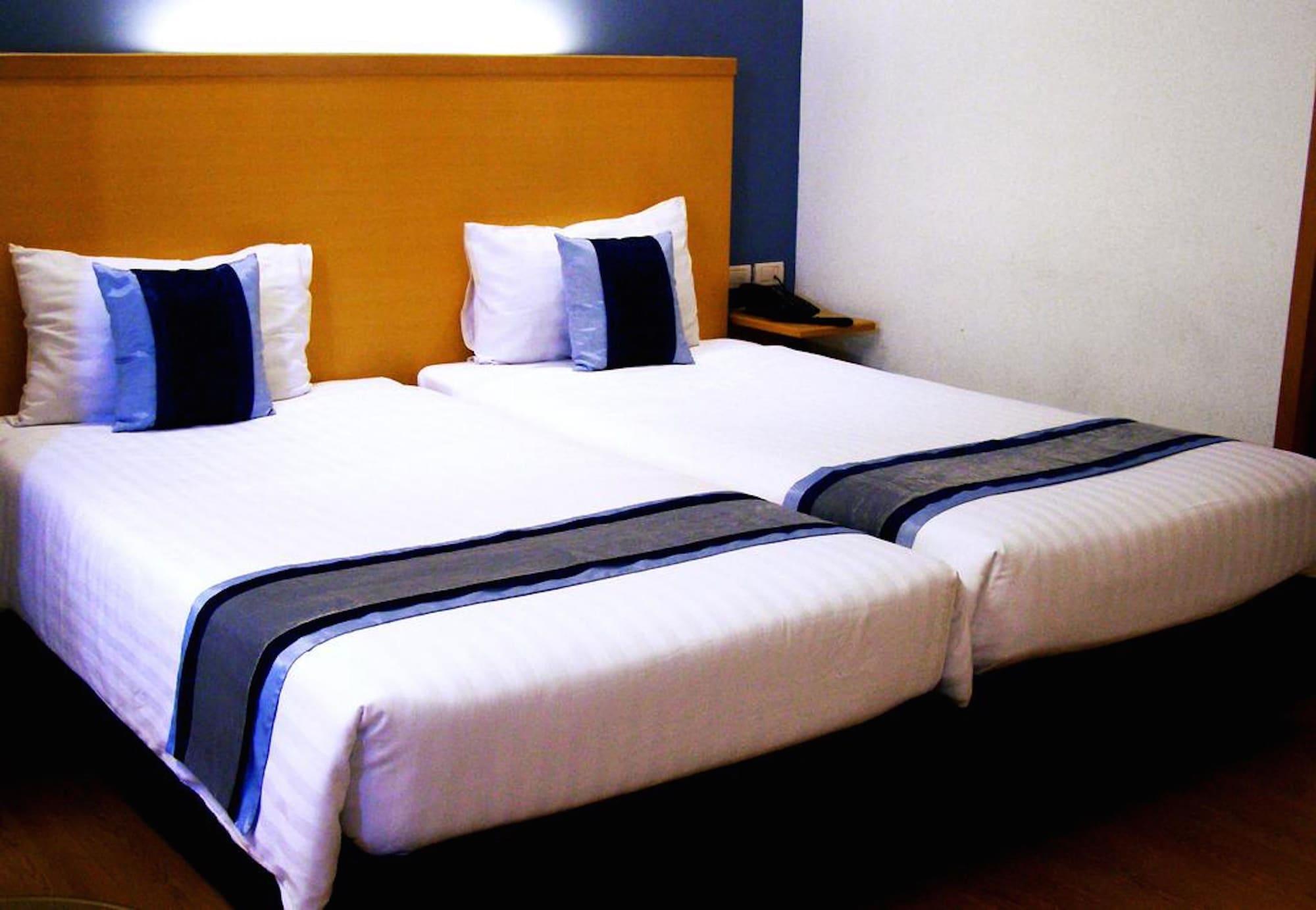 Iyarin @ Tuk Chang Hotel Bangkok Ngoại thất bức ảnh