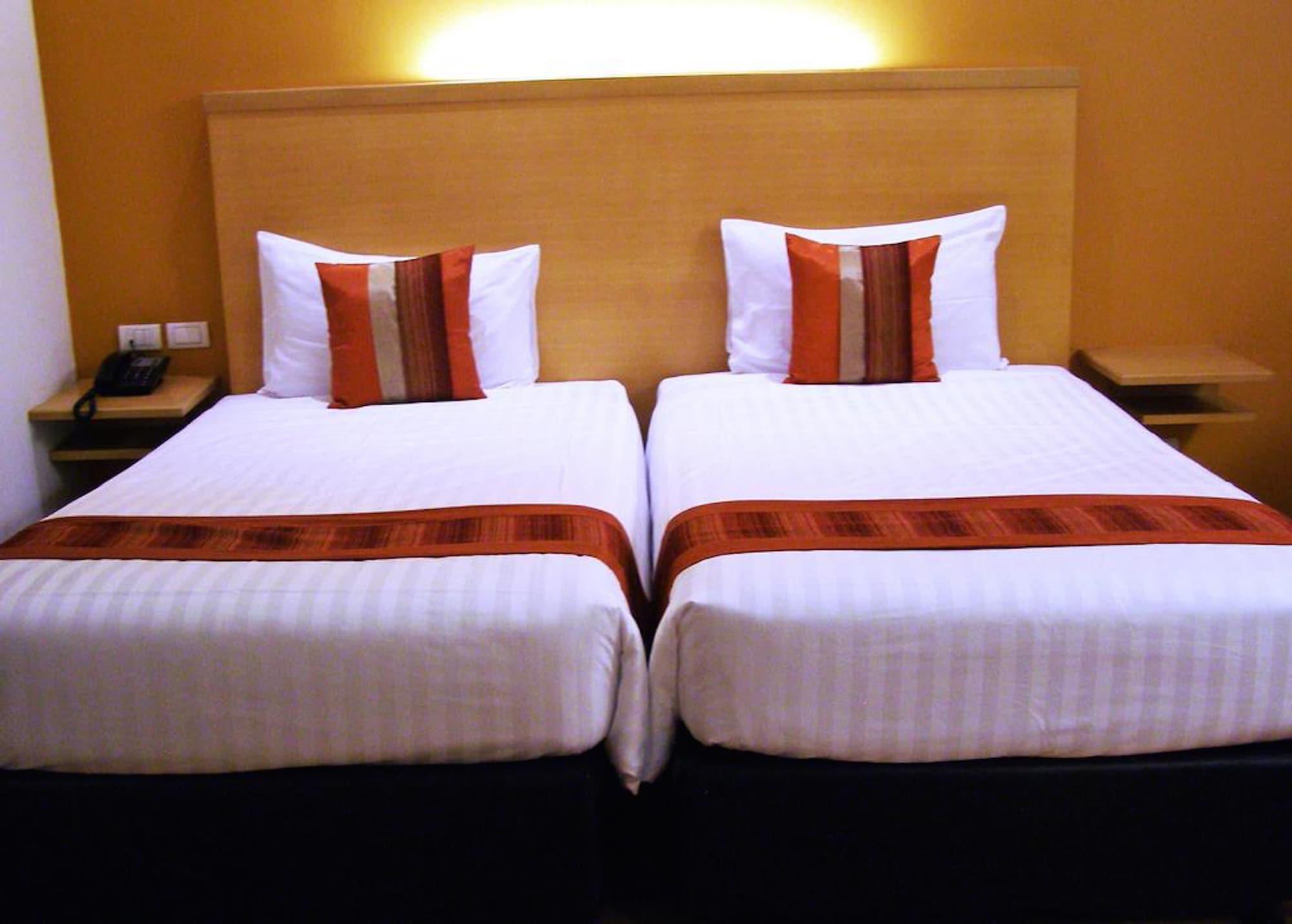 Iyarin @ Tuk Chang Hotel Bangkok Ngoại thất bức ảnh
