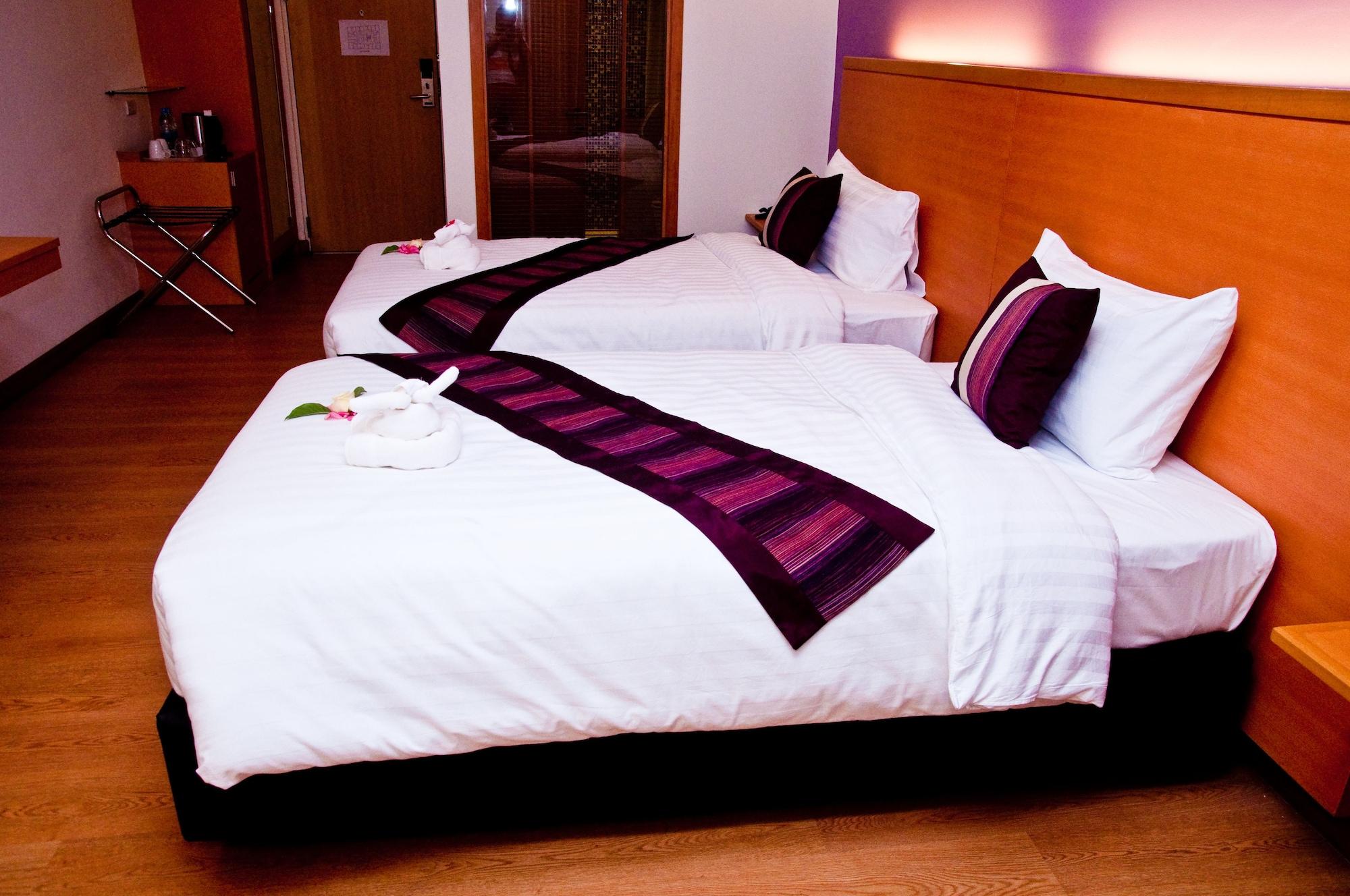 Iyarin @ Tuk Chang Hotel Bangkok Ngoại thất bức ảnh