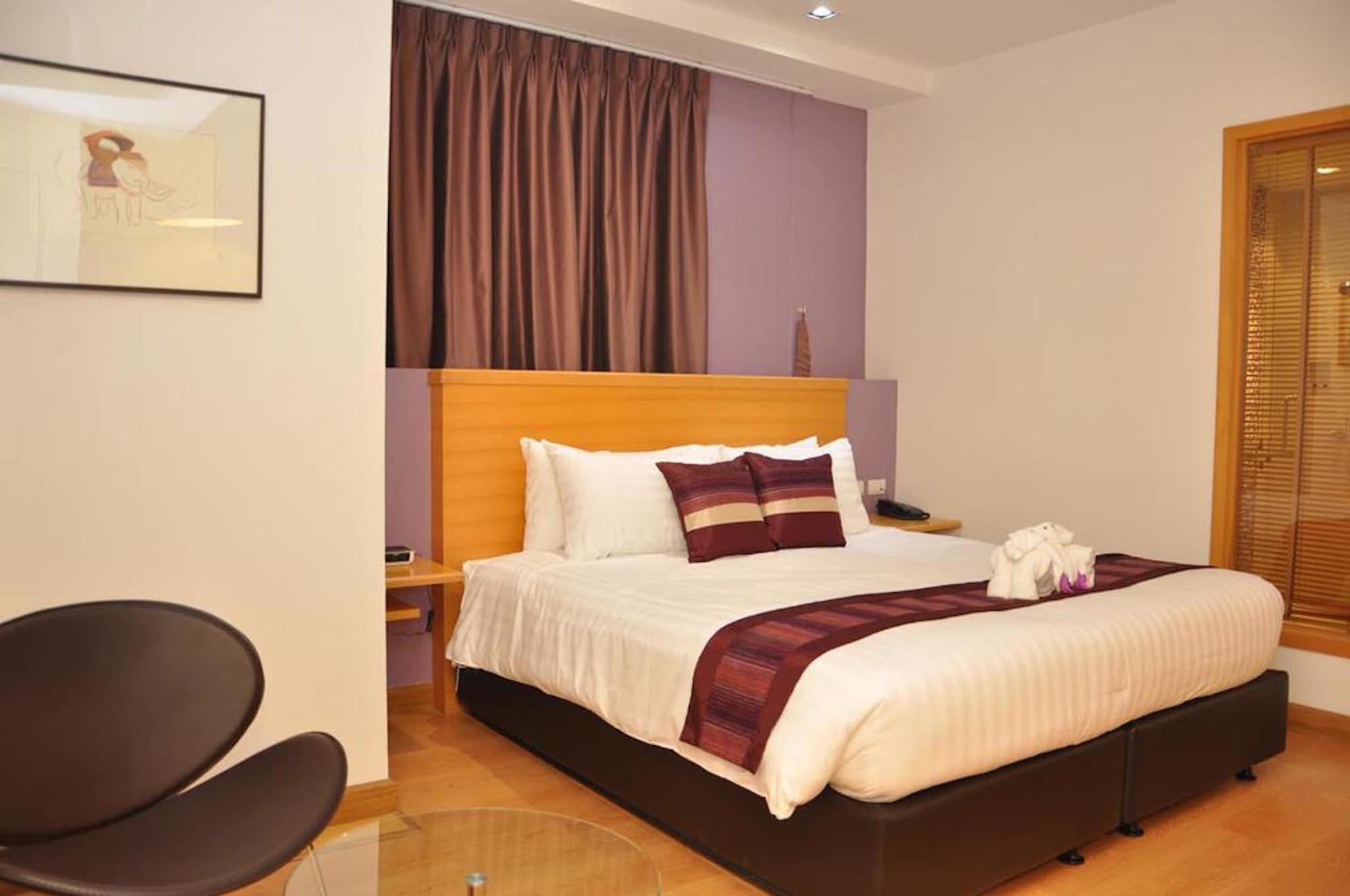 Iyarin @ Tuk Chang Hotel Bangkok Ngoại thất bức ảnh