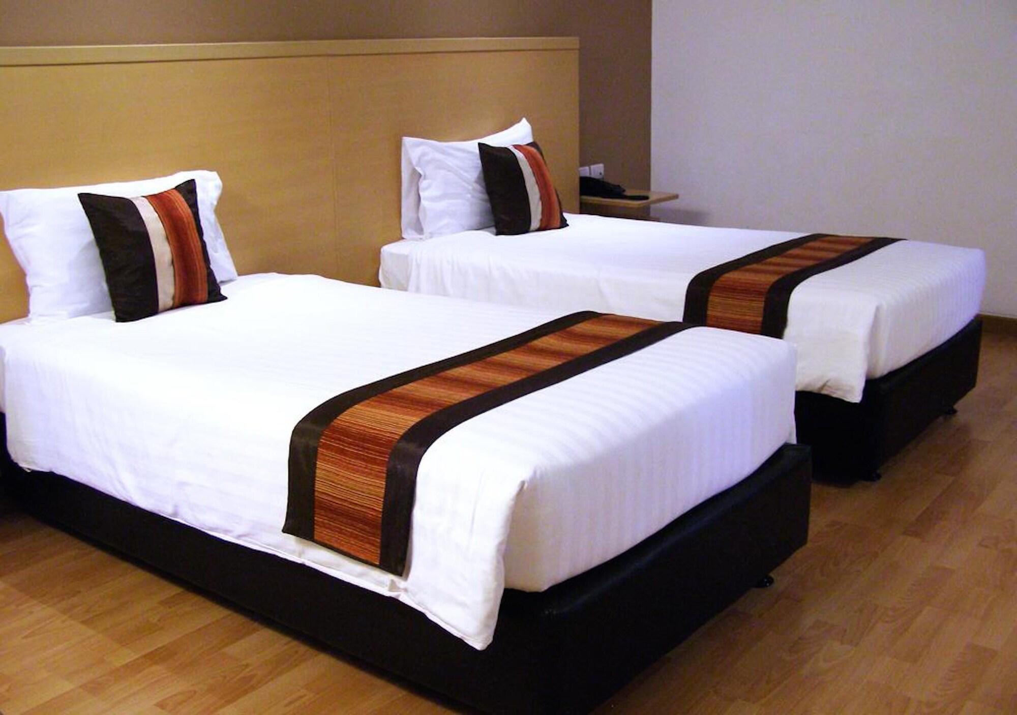 Iyarin @ Tuk Chang Hotel Bangkok Ngoại thất bức ảnh
