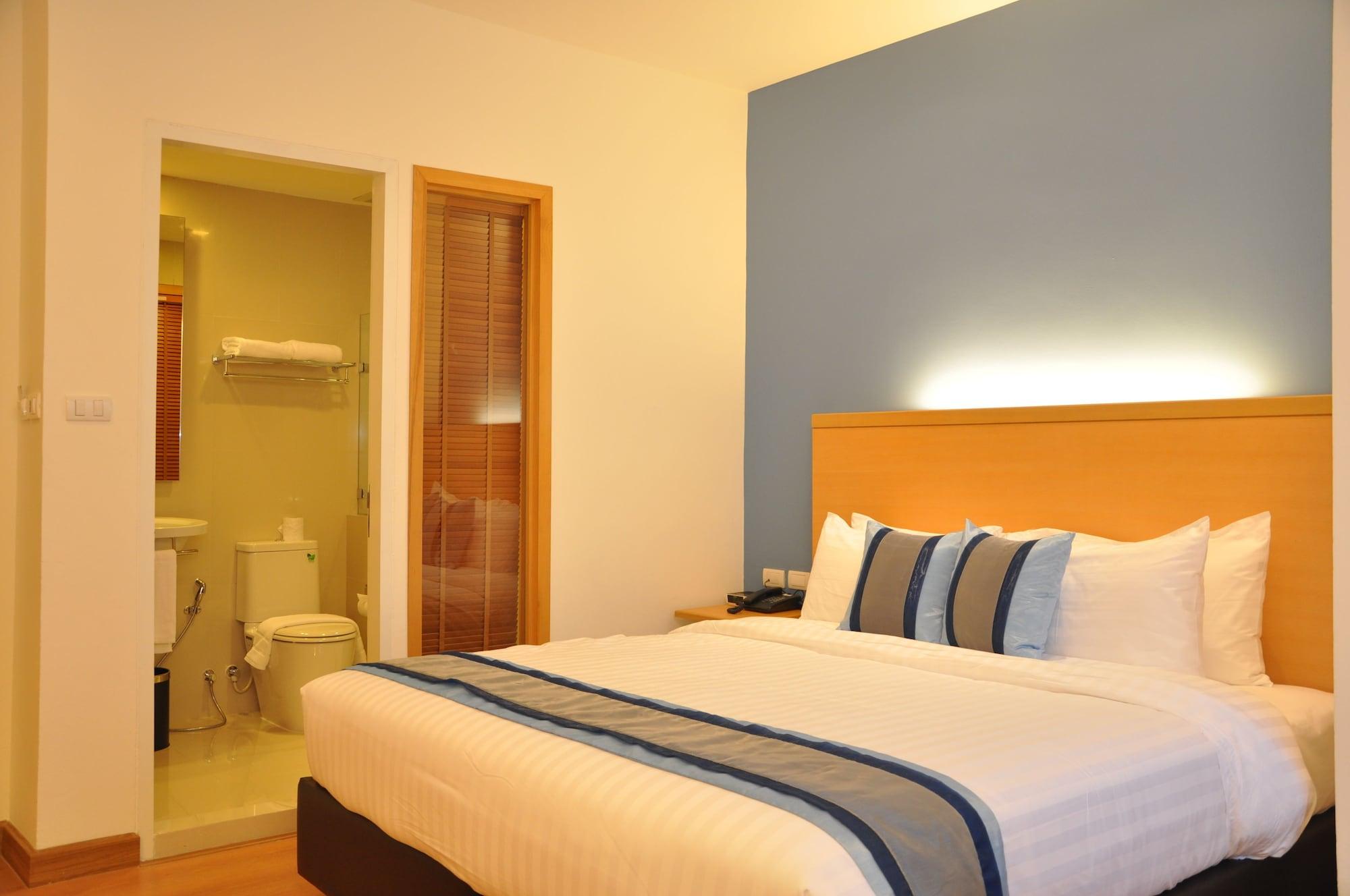 Iyarin @ Tuk Chang Hotel Bangkok Ngoại thất bức ảnh