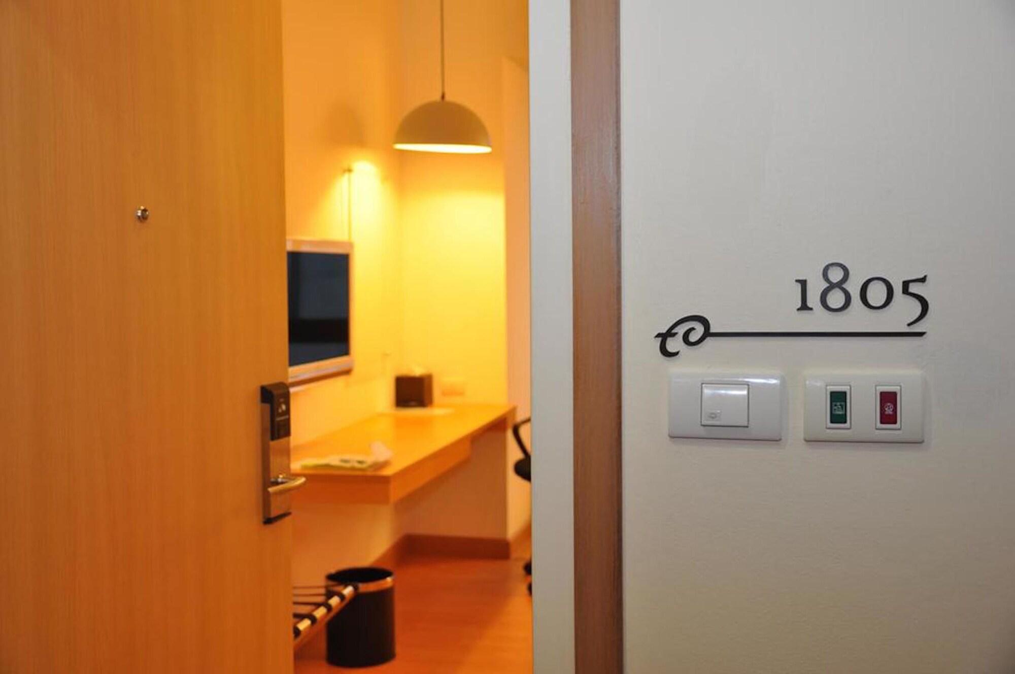 Iyarin @ Tuk Chang Hotel Bangkok Ngoại thất bức ảnh