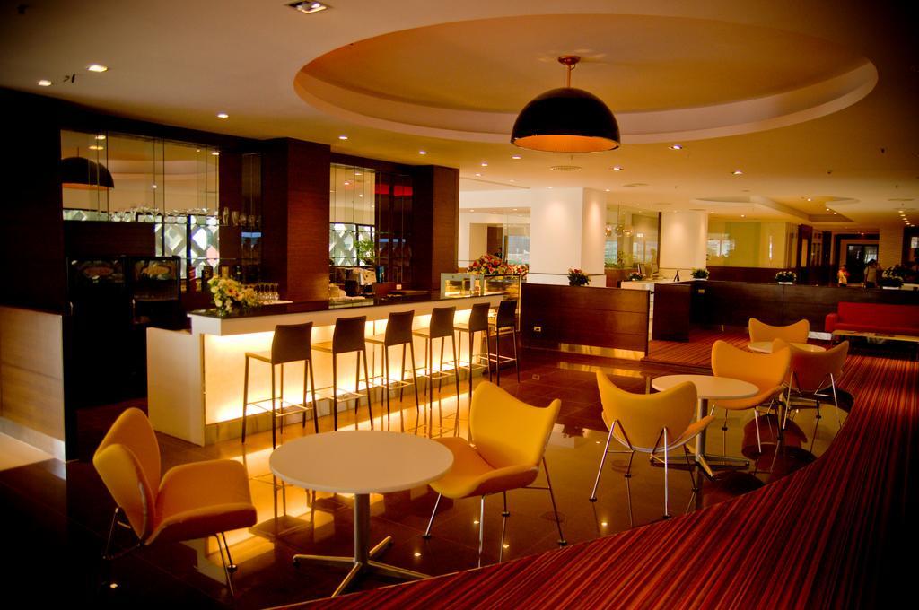 Iyarin @ Tuk Chang Hotel Bangkok Ngoại thất bức ảnh
