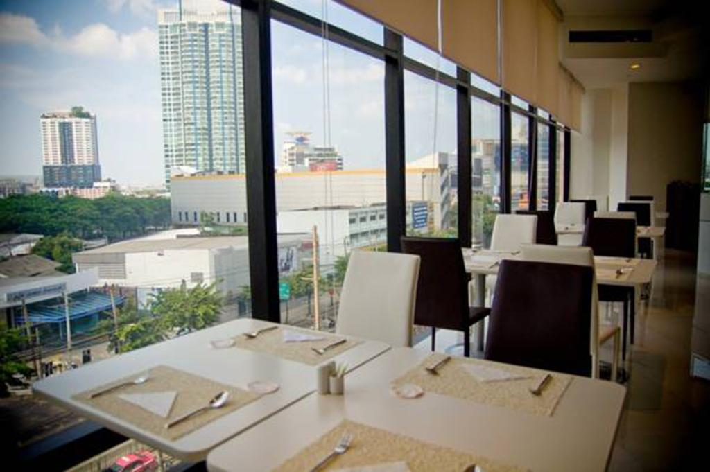 Iyarin @ Tuk Chang Hotel Bangkok Ngoại thất bức ảnh