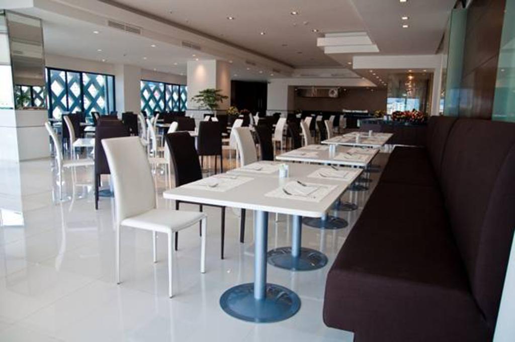 Iyarin @ Tuk Chang Hotel Bangkok Ngoại thất bức ảnh