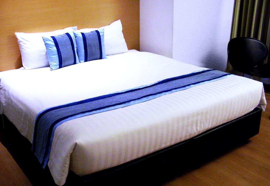Iyarin @ Tuk Chang Hotel Bangkok Ngoại thất bức ảnh