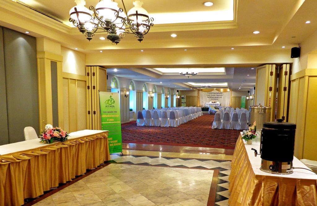 Iyarin @ Tuk Chang Hotel Bangkok Ngoại thất bức ảnh