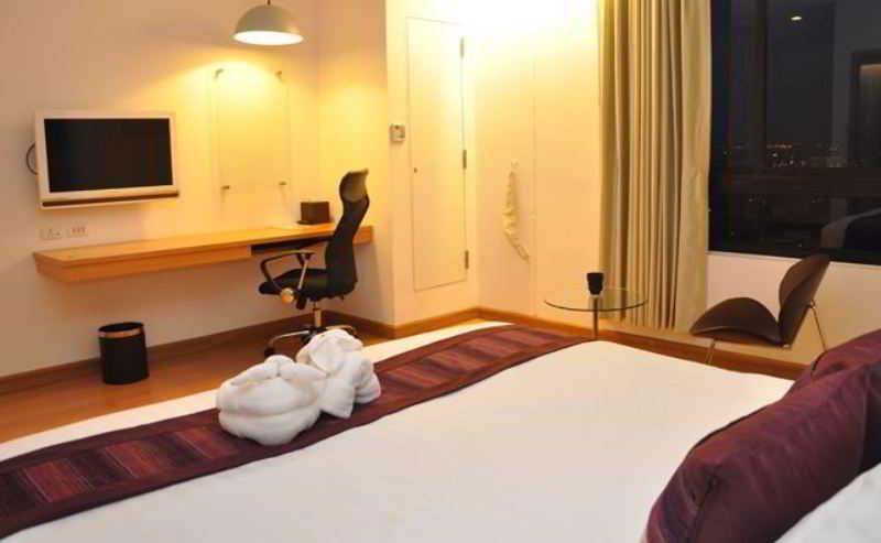 Iyarin @ Tuk Chang Hotel Bangkok Ngoại thất bức ảnh